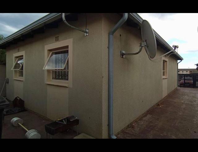 3 BEDROOM HOUSE FOR SALE IN RIVERSIDE VIEW EXT 35